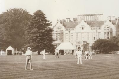 /uploads/image/trivia/Cricket match in front of Lilford Hall.jpg